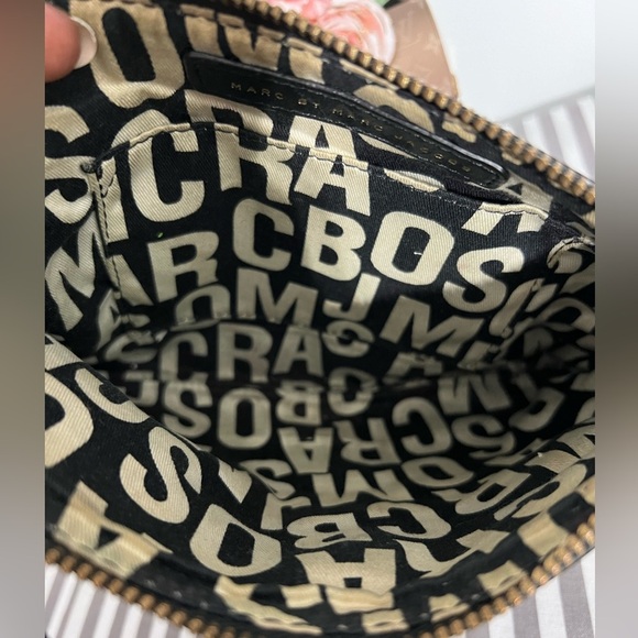 GUC Marc Jacob’s Crossbody w/ COA - Picture 4 of 6